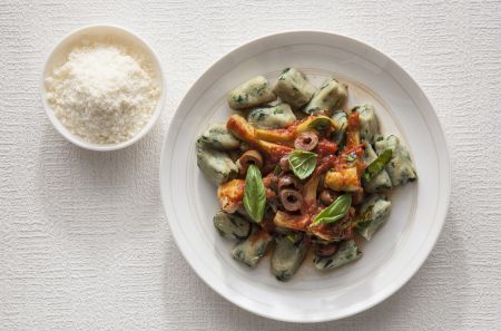 Νιόκι με σάλτσα αγκινάρας