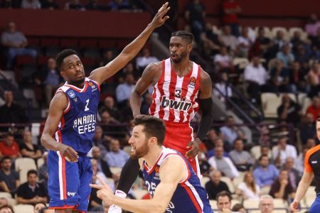 Στην Κωνσταντινούπολη για διπλό που τον στέλνει οκτάδα ο Ολυμπιακός