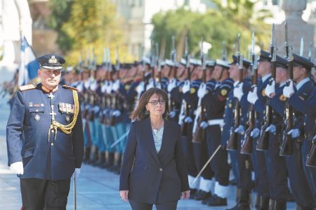 Η υποψήφια και η Πρόεδρος