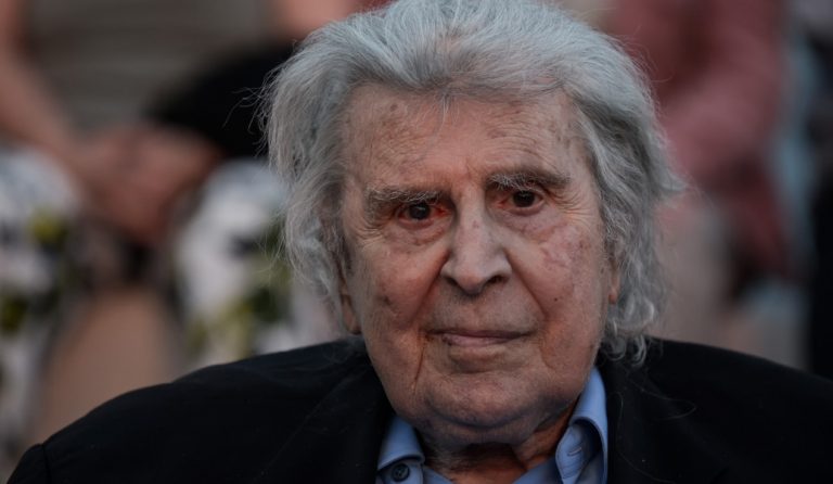 Μίκης Θεοδωράκης: Η σκέψη μου στο πλευρό των παιδιών μας στον Έβρο