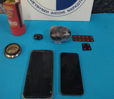 Σύλληψη για διακίνηση ναρκωτικών έξω από την ΑΣΟΕΕ