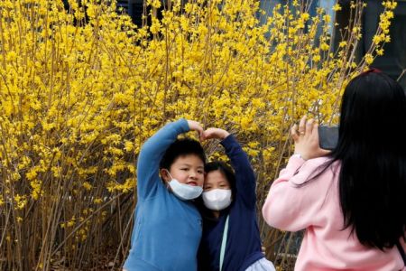 Κορωνοϊός: Τι εξηγεί τα πολύ χαμηλότερα ποσοστά θανάτων στη Νότια Κορέα