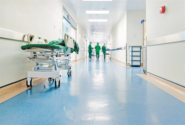 Υπ. Υγείας: Μόνο έκτακτα χειρουργεία στα δημόσια νοσοκομεία – Αναβάλλονται τα απογευματινά ιατρεία