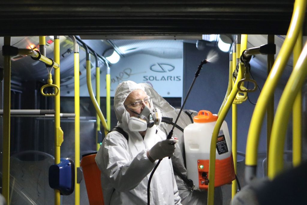 ΟΑΣΑ: Καθημερινές απολυμάνσεις από εξειδικευμένα συνεργεία στα ΜΜΜ (εικόνες)