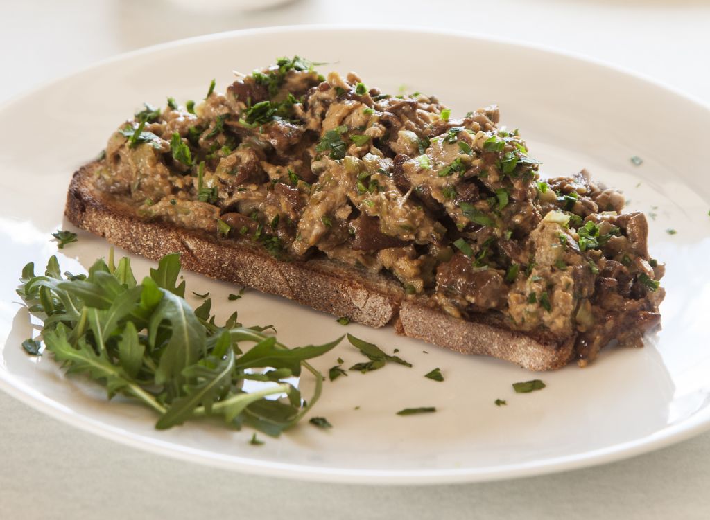 Αβγά με μανιτάρια του δάσους και λάδι τρούφας