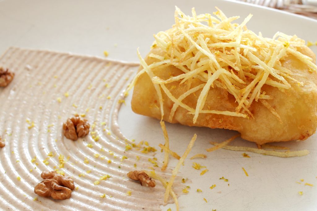 Μπακαλιάρος με κουρκούτι με ανθρακούχο νερό