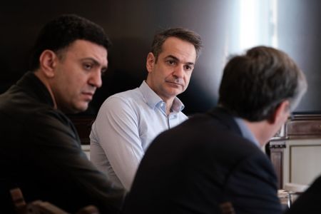 Government expands coronavirus lockdown, intensifies “Stay home” campaign