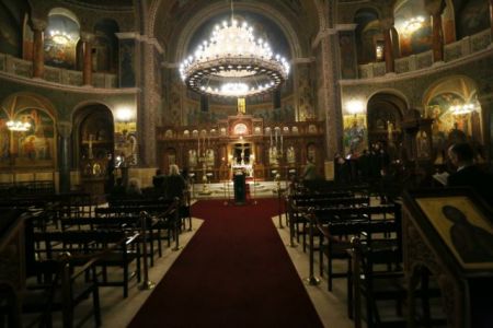 Κορωνοϊός: Ποια σενάρια εξετάζει η Ιερά Σύνοδος για τη λειτουργία των εκκλησιών