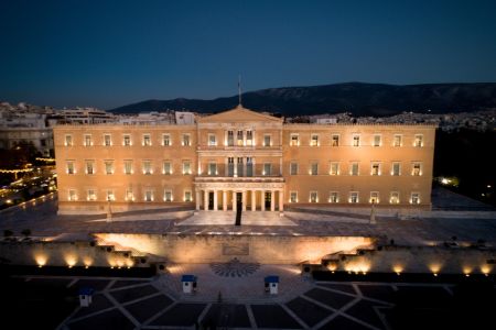 Σκέψεις για κλείσιμο του Κοινοβουλίου