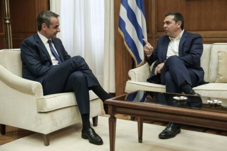 Κορωνοϊός:  Μητσοτάκης – Τσίπρας συνανώνται και συζητούν για τις εξελίξεις και τα μέτρα