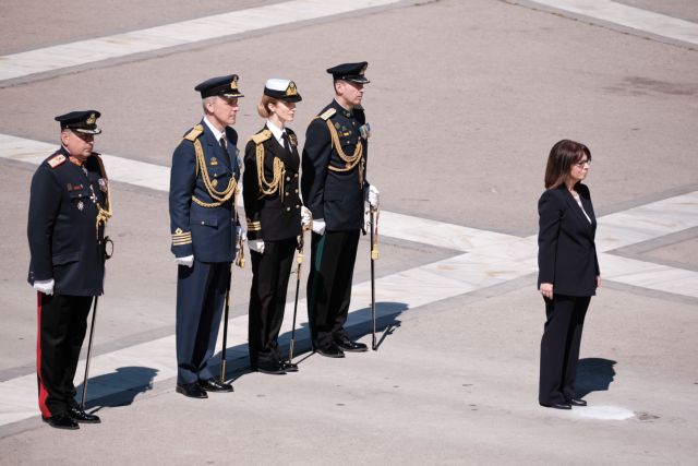 Σημαία και χώμα από την Στρογγύλη δώρισαν στην Πρόεδρο της Δημοκρατίας