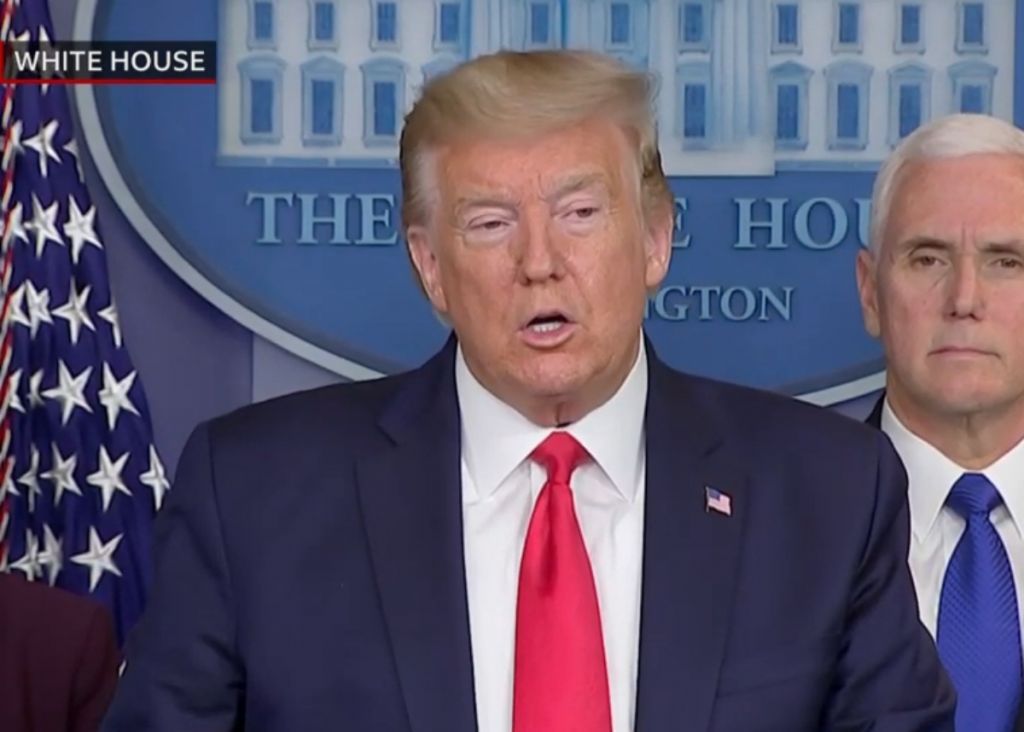 Κορωνοϊός – Τραμπ: Επίκληση νόμου του 1950 περί αμυντικής παραγωγής