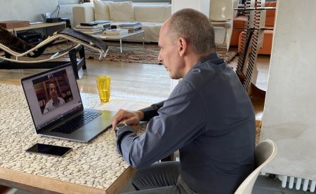 Τηλεδιάσκεψη Μητσοτάκη-Βαρουφάκη – Τι ζήτησε ο επικεφαλής του ΜέΡΑ 25