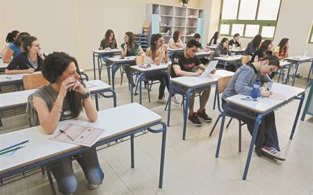 «Οσα διδάχθηκαν οι μαθητές στην τάξη η ύλη των Πανελλαδικών»