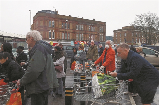 Ρωσική ρουλέτα με τον ιό