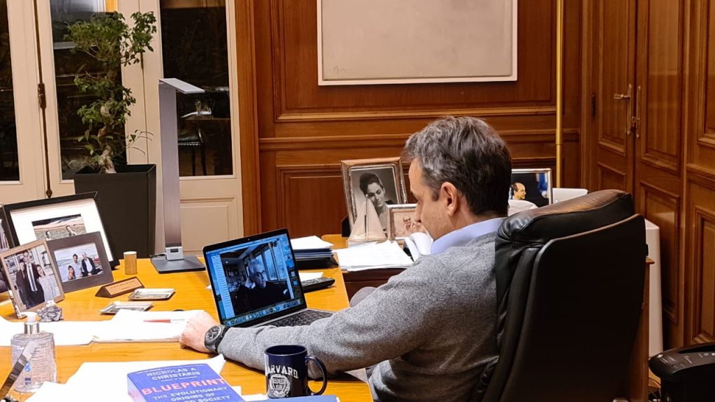 Συνομιλία Μητσοτάκη με τον καθηγητή Νικόλαο Χρηστάκη για τον κορωνοϊό