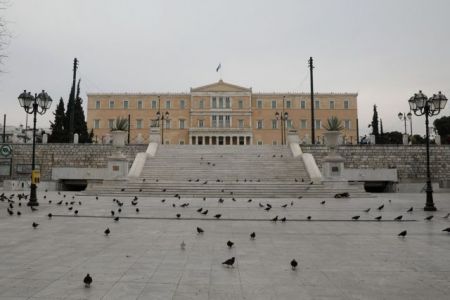 Η Διχόνοια που βαστάει ένα σκήπτρο η δολερή…