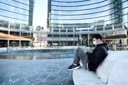 Έλληνας κάτοικος Βρετανίας περιγράφει στο MEGA πώς βίωσε τον ιό