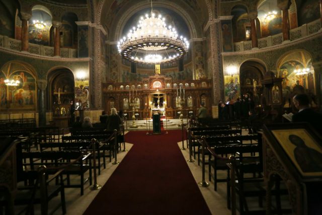 Το άγνωστο παρασκήνιο για τις «κεκλεισμένων των θυρών» λειτουργίες στις 13.000  εκκλησίες της χώρας | tovima.gr