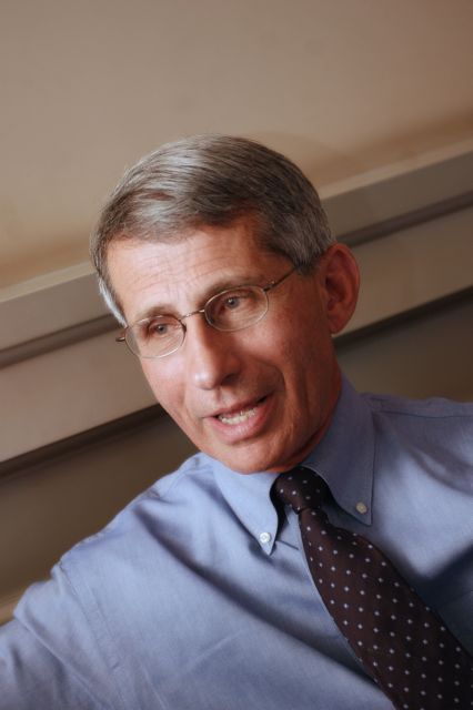 ΗΠΑ: Δραματική εκτίμηση λοιμωξιολόγου για έως 200.000 νεκρούς από τον κορωνοϊό