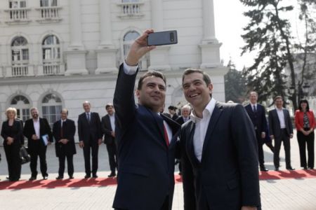 Επικοινωνία Τσίπρα – Ζάεφ για έναρξη ενταξιακών διαπραγματεύσεων και ένταξη της Βόρειας Μακεδονίας στο ΝΑΤΟ