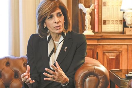 Επίτροπος Υγείας ΕΕ στα «ΝΕΑ»: Σώζει ζωές η κοινωνική απομάκρυνση