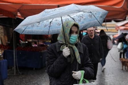 Στην Αθήνα 1,7 εκατ. μάσκες από την Κίνα
