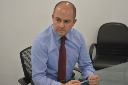 Ο διευθύνων σύμβουλος στα ΕΑΣ Νίκος Κωστόπουλος προσφέρει το 50% του μισθού του