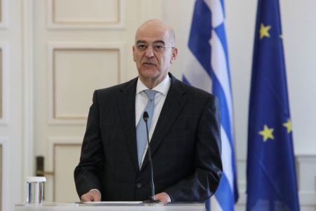 Δένδιας στους FT: Να μπει τέλος στη «διπλωματία του εκβιασμού» που ασκεί η Τουρκία