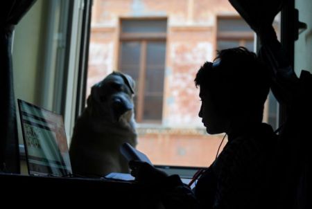 Οι ψυχίατροι προειδοποιούν: Η απομόνωση μπορεί να αυξήσει τις αυτοκτονίες