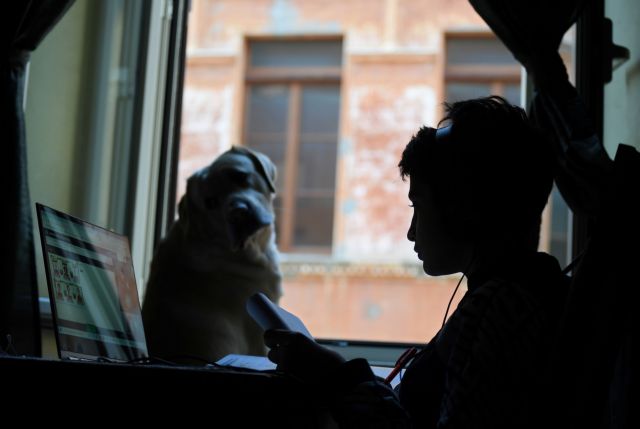 Οι ψυχίατροι προειδοποιούν: Η απομόνωση μπορεί να αυξήσει τις αυτοκτονίες