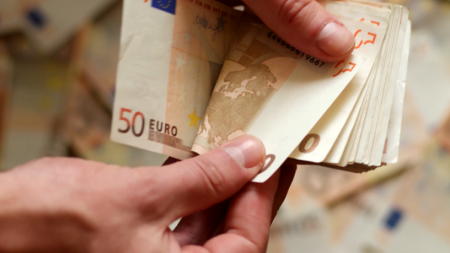 Επίδομα 800 ευρώ: Οι δικαιούχοι, η διαδικασία