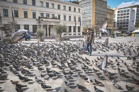 «Ο αγώνας ενάντια στον SARS-CoV-2 είναι αντοχής και όχι ταχύτητας»
