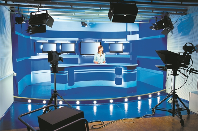 Κεκλεισμένων των θυρών η… TV λόγω του COVID-19 | tovima.gr