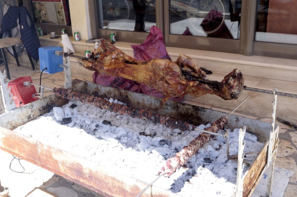 Το Πάσχα των Ελλήνων με κορωνοϊό