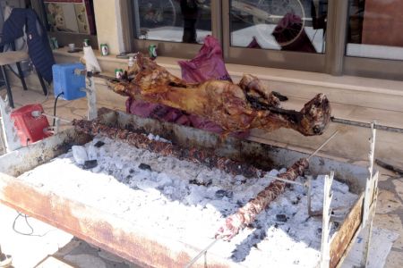 Το Πάσχα των Ελλήνων με κορωνοϊό