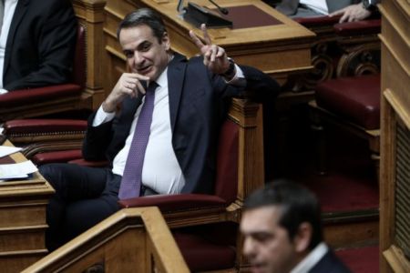 Mitsotakis, Tsipras adopt consensual stance in parliamentary debate