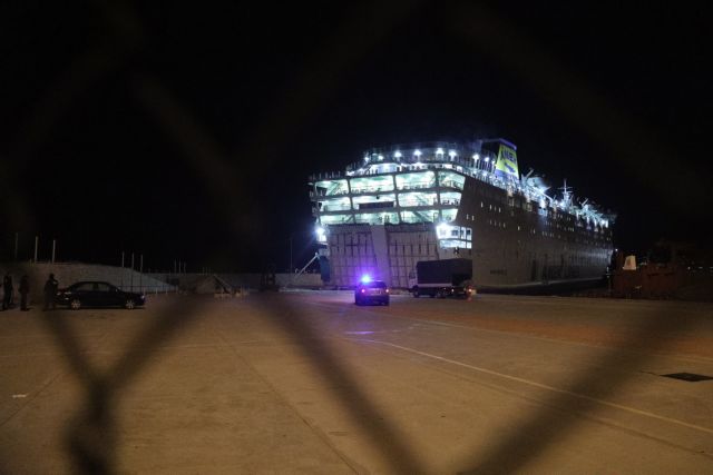 «Ελευθέριος Βενιζέλος»: Κατέπλευσε σε ειδική προβλήτα στον Πειραιά