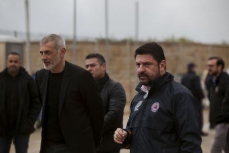 Ελ. Βενιζέλος: Στο λιμάνι του Πειραιά Γιάννης Μώραλης και Νίκος Χαρδαλιάς