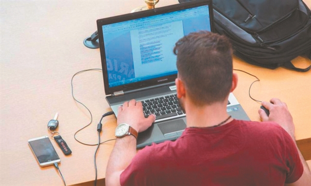 Κορωνοϊός: Ετοιμάζονται για e-εξετάσεις τα πανεπιστήμια | tovima.gr