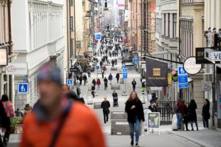 Κορωνοϊος -Σουηδία: Αμφισβητείται η «χαλαρή στάση» – Μέτρα ζητούν οι ακαδημαϊκοί