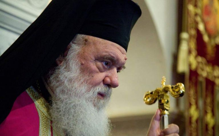 O Αρχιεπίσκοπος στο Ωνάσειο και το Αγιο Φως | tovima.gr