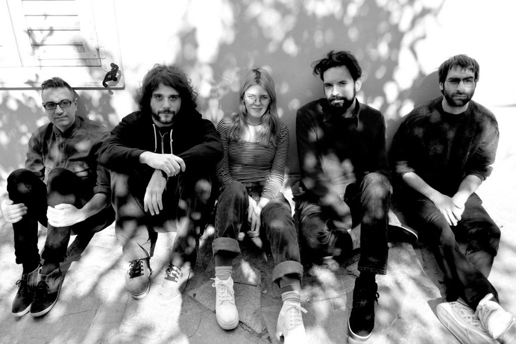 #StayHomeSessions: #menoumespiti με ζωντανή μουσική