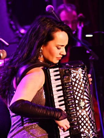 Ζωή Τηγανούρια: Η μουσική  το  βάλσαμο της πρωτοφανoύς κρίσης