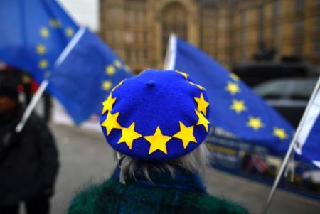 Αλληλεγγύη αντί ιδεοληψιών