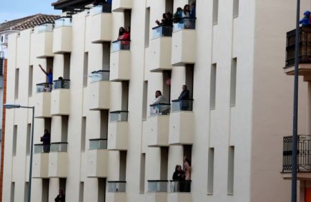 Πώς αλλάζει τους Ελληνες ο εγκλεισμός – Τι δείχνει επιστημονική μελέτη