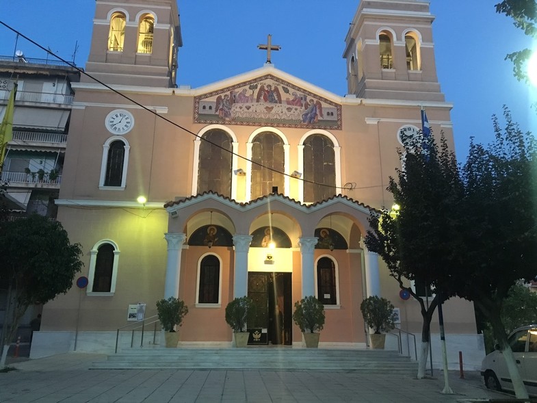 Δεκάδες πιστοί σε εκκλησία στην Πάτρα – Αστυνομικοί μοίρασαν πρόστιμα