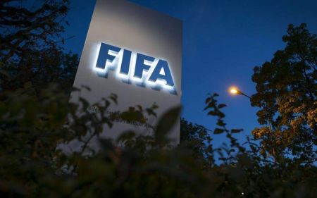 Αλλαγή σκηνικού: Η FIFA επεκτείνει επ’ αόριστον την τρέχουσα σεζόν