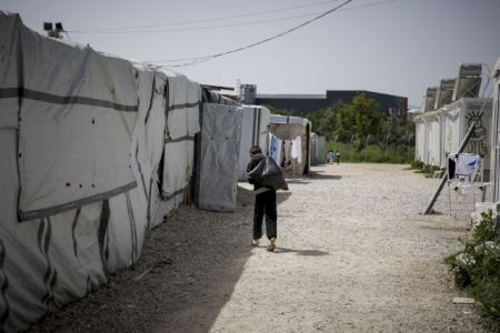 Υπ. Μετανάστευσης: Κλείνουν οι δομές φιλοξενίας Μαλακάσας και Σιντίκης