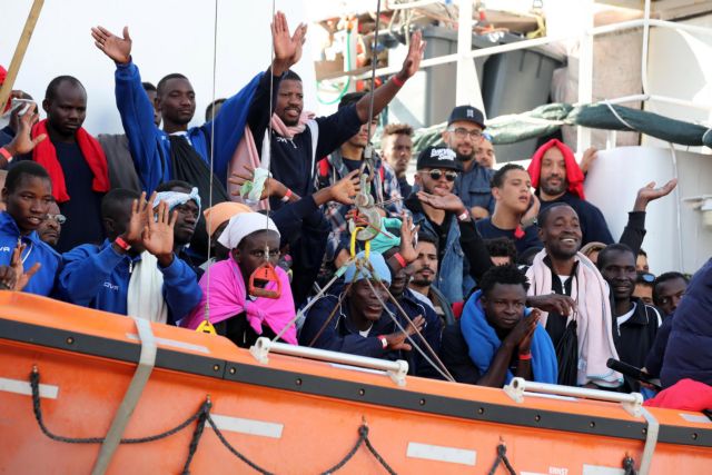 Ιταλία: Κλείνει τα λιμάνια για τους πρόσφυγες | tovima.gr